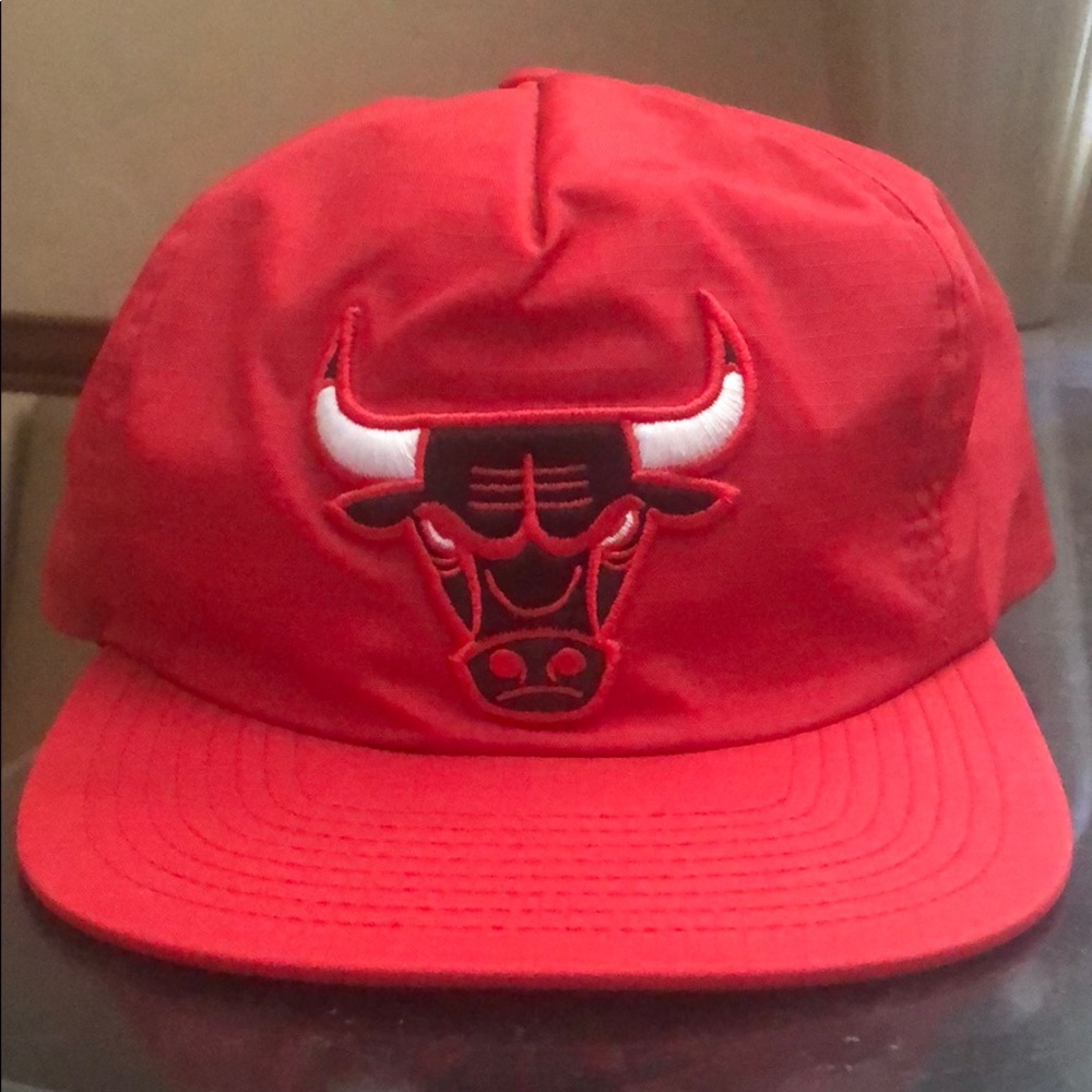 Red Chicago Bulls hat